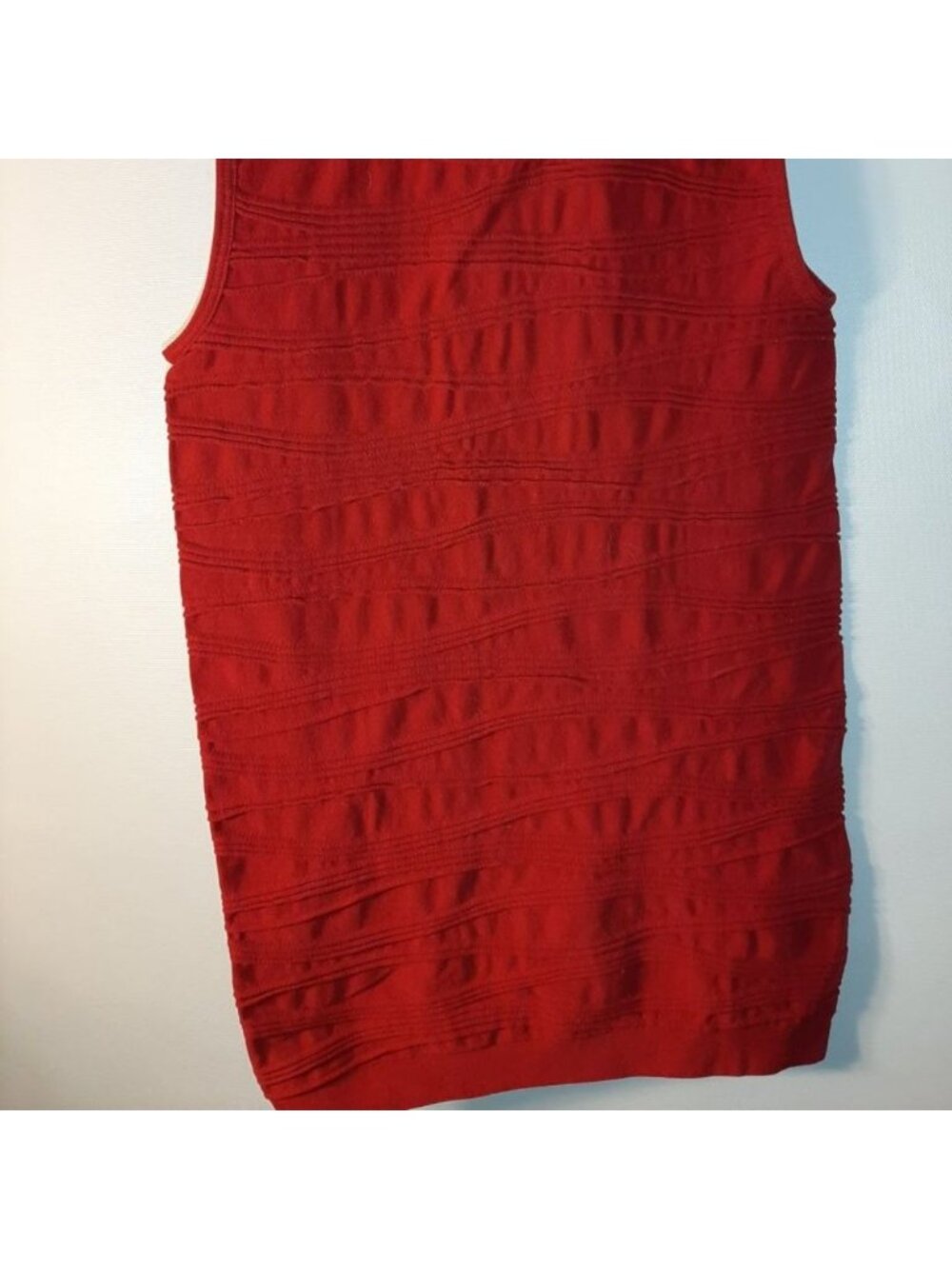 sleeveless Top~ Stretch~ Red - Picture 4 of 9